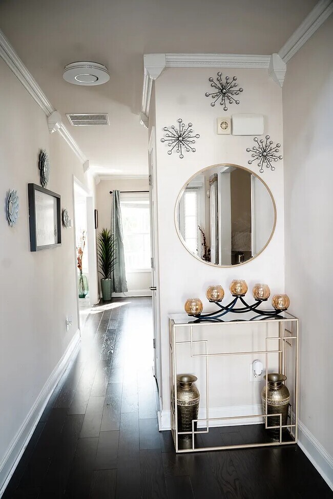 Foto del edificio - 4433 Pond Edge Rd