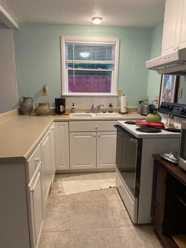 Foto del edificio - 913 Madeline Ave