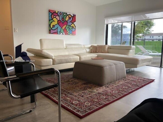 Foto del edificio - 534 NE 195th St