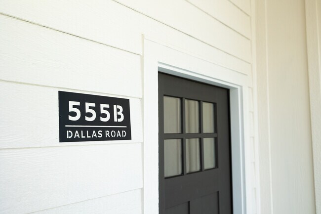 Building Photo - 555 Dallas Rd