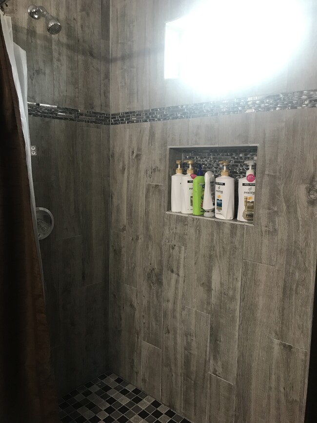 Bathroom - 1618 Oblate Ave