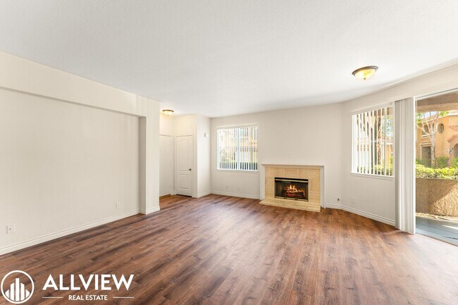 Foto del edificio - Beautiful Ground Level 2 Bedroom, 2 Bathro...