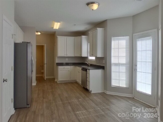 Building Photo - 2118 Taras Trace Dr