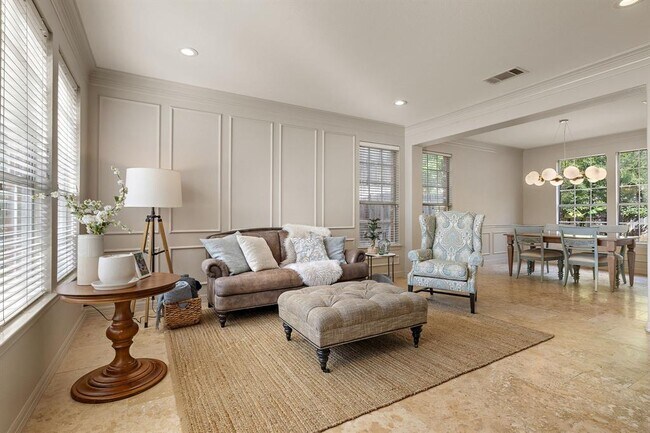 Building Photo - 2114 Hilton Head Dr