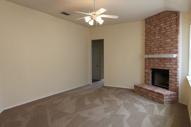 Building Photo - 3/2 House near Fisher Park / No Carpet / Fenced in Yard / NBISD