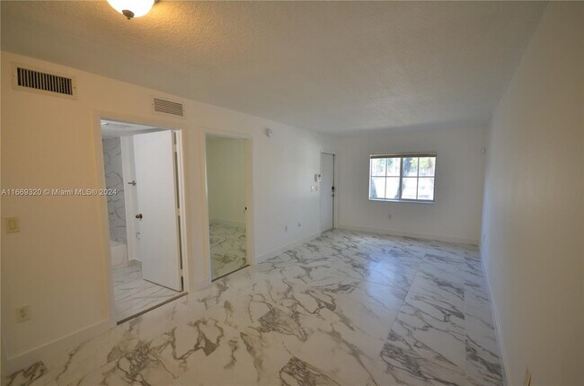 Building Photo - 1241 SE 29th St