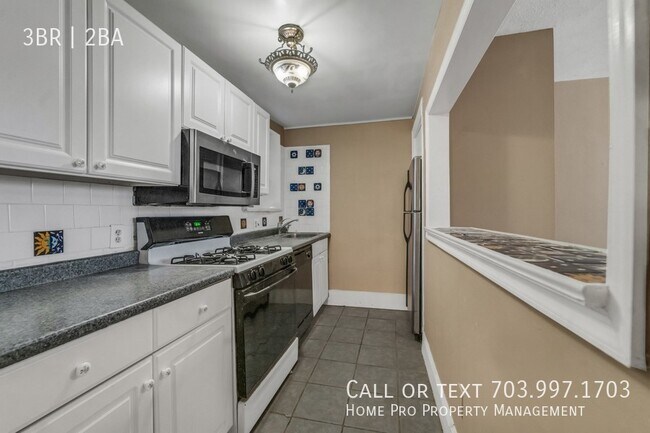 Foto del edificio - 3 Bedroom, 2 bathroom apartment outside of...