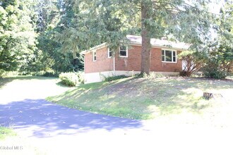 Building Photo - 8 Zelenke Dr