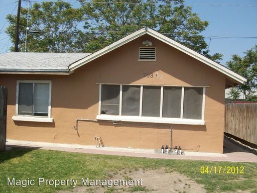 Primary Photo - 703 Iris St