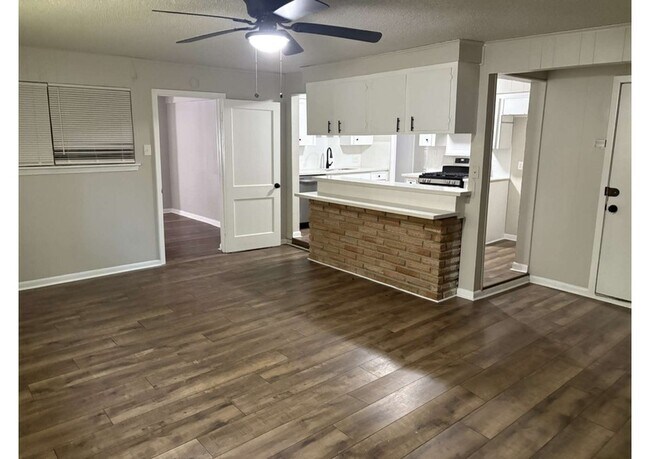 Building Photo - 4825 Brinkley St