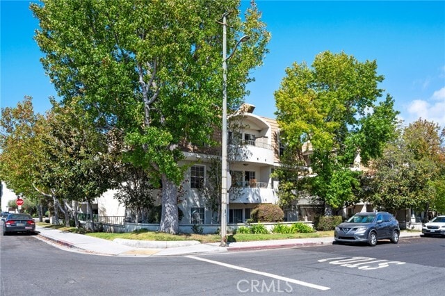 Building Photo - 1401 N Greenbrier Rd