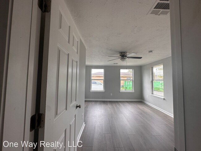 Building Photo - 2 br, 1 bath House - 714 Franklin Street C