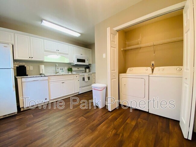 Foto del edificio - 326 Greendale Pl
