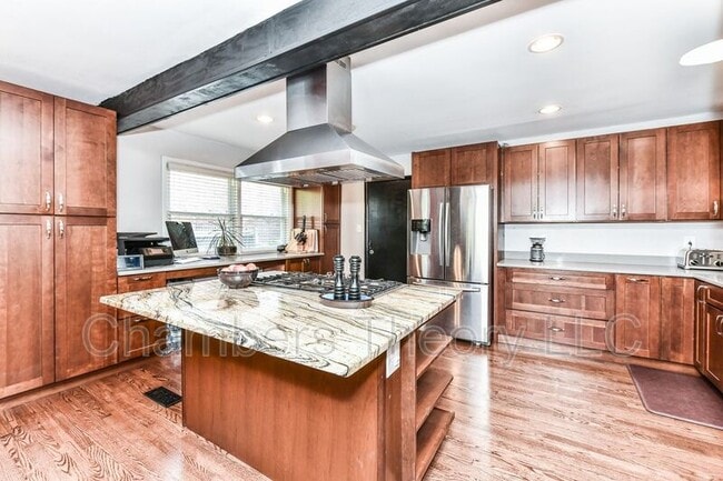 Building Photo - 1328 N Ivanhoe St