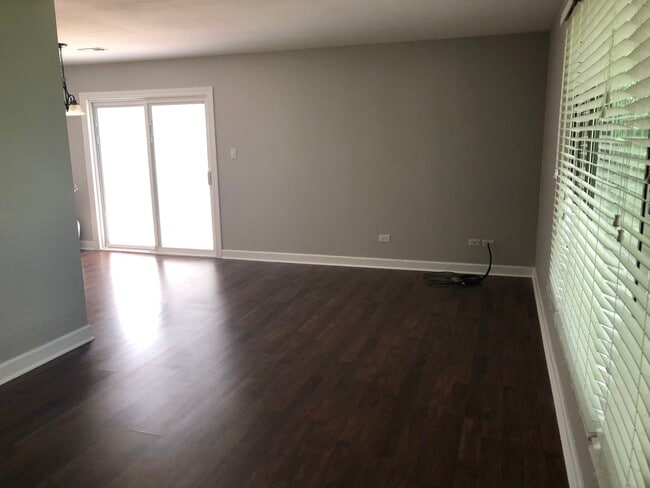 Building Photo - 16140 Apple Ln