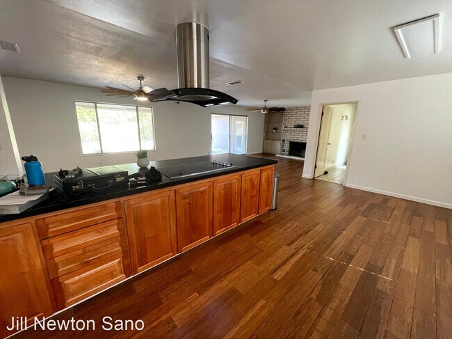 Building Photo - 3 br, 1.5 bath House - 6124 N Ninth Street