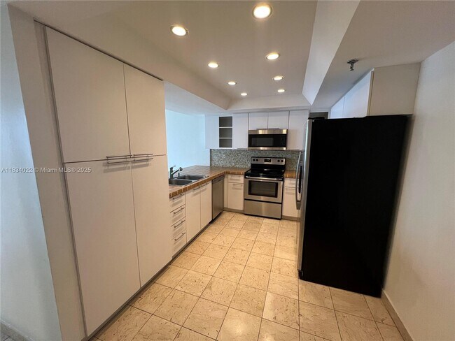 Foto del edificio - 520 Brickell Key Dr