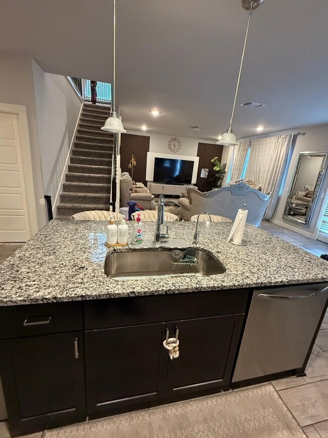 Foto del edificio - 740 Ft Leonard