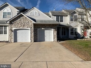 Building Photo - 1123 Meadows Dr