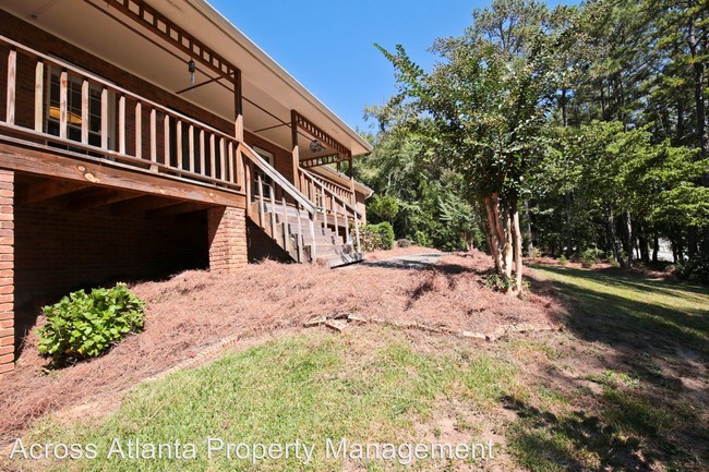 Building Photo - 2126 Kings Mountain Dr NE