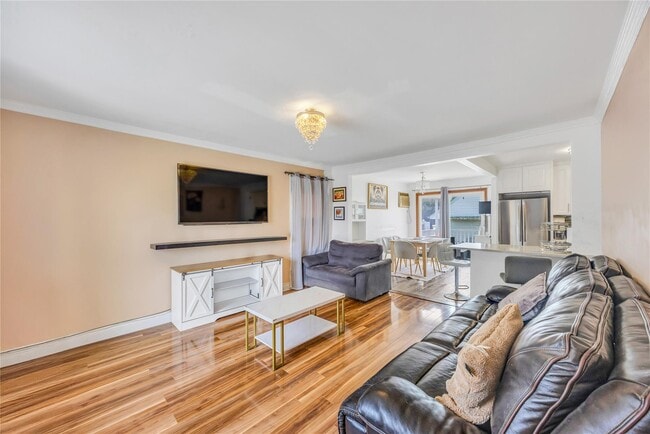 Building Photo - 933 Fenworth Blvd