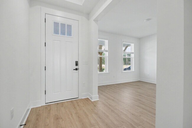 Foto del edificio - 3084 Claredon St