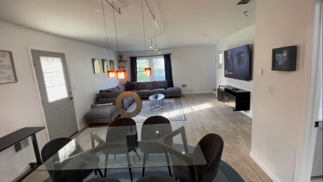 Foto del edificio - Rooms For Rent