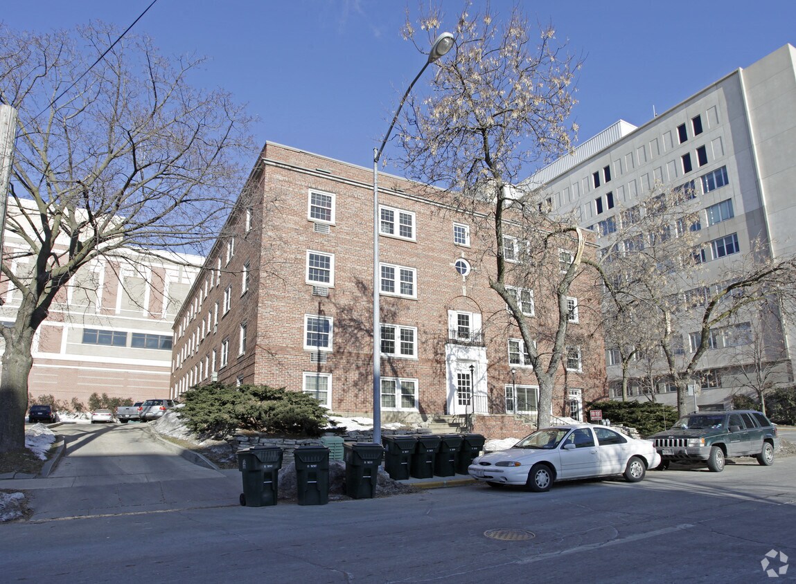 Building Photo - 102 Wilson St