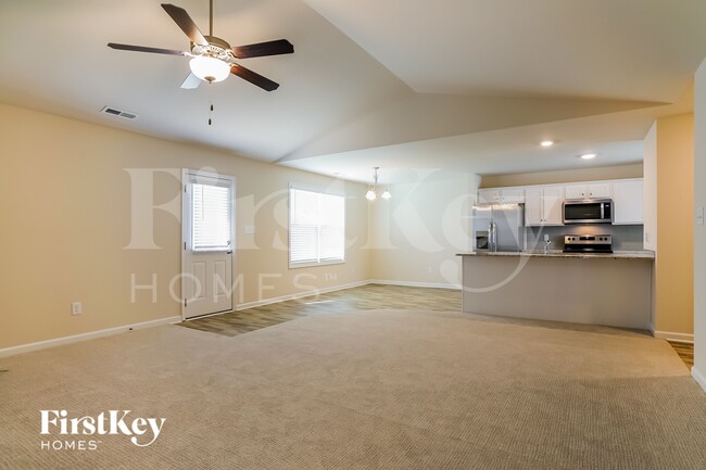 Building Photo - 84 Winter Red Wy