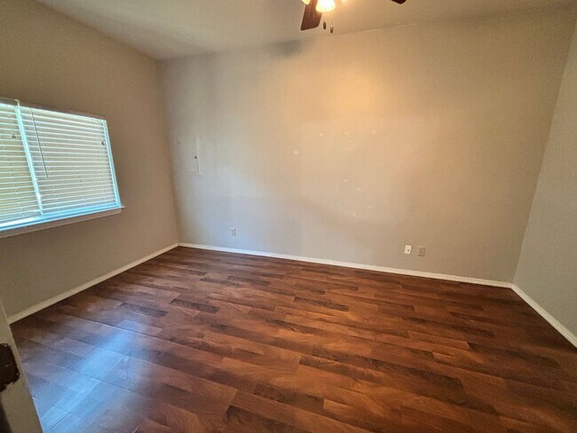 Foto del edificio - 2 bedroom 1 bathroom house in Downtown Edmond with central heat and air and washer/dryer hookup