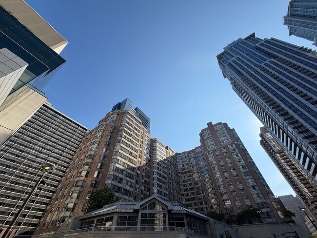 Photo du bâtiment - 711 Bay St