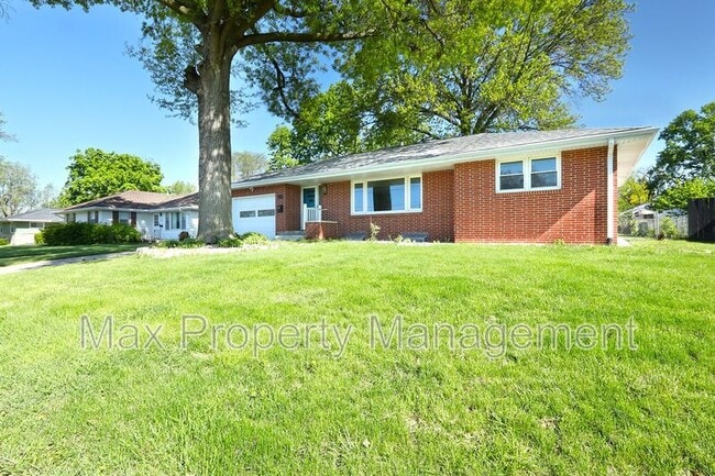 Building Photo - 7217 Maple Dr