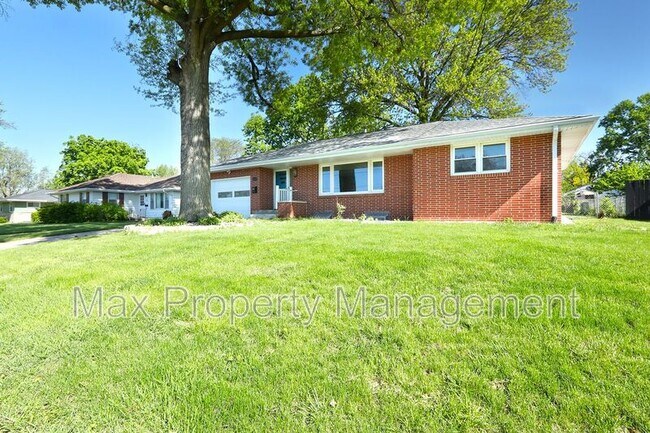 Foto del edificio - 7217 Maple Dr