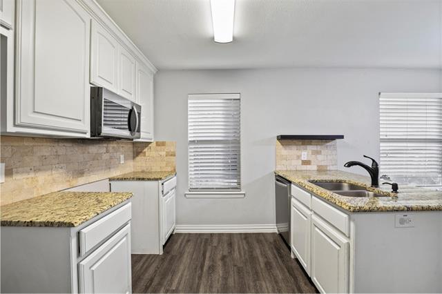 Building Photo - 401 Maple Row