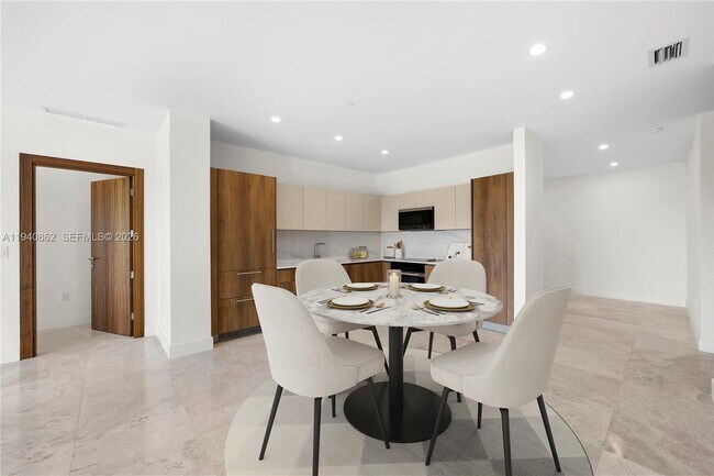 Foto del edificio - 701 Valencia Ave