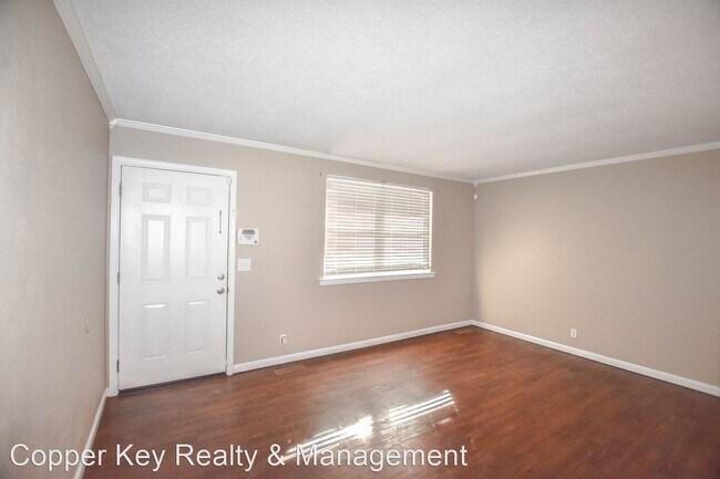 Building Photo - 3 br, 1 bath House - 803 Lutz Lane