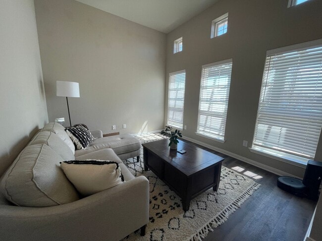 Building Photo - 1608 Crooked Tree