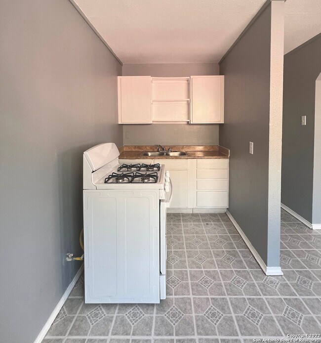 Foto del edificio - 915 Sams Dr