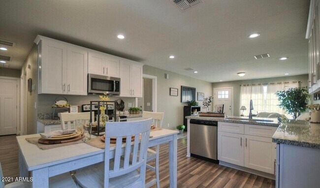 Foto del edificio - 5731 S 12th Ln