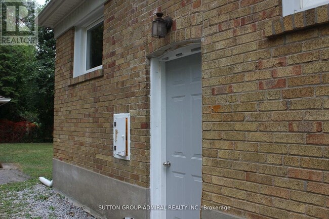 Building Photo - 5 Pennard Ct