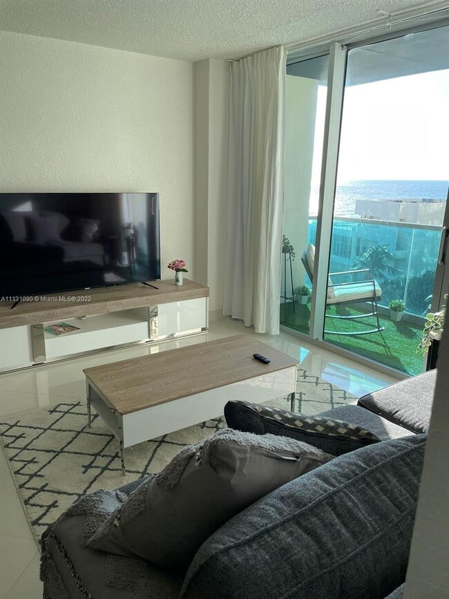 Building Photo - 4001 S Ocean Dr