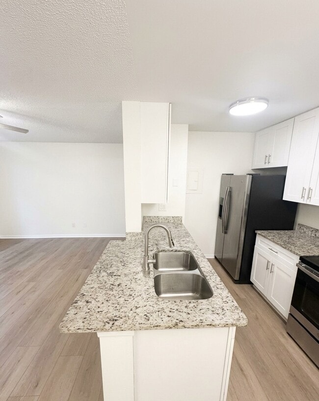 Building Photo - 6064 Westgate Dr
