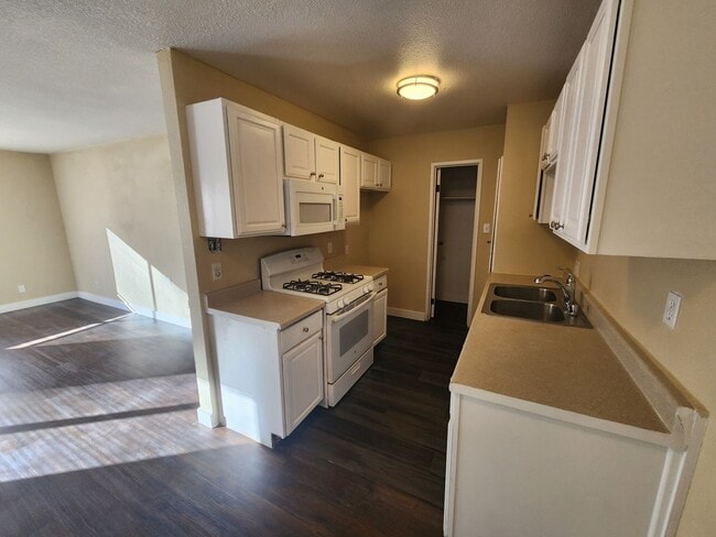 Building Photo - 1705 Breckenwood Ct