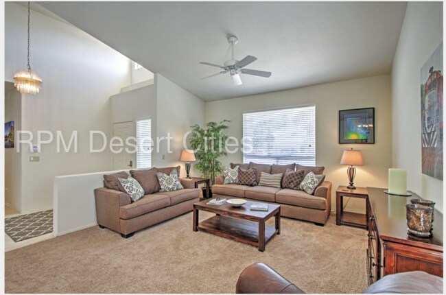 Building Photo - 3 Bedroom Pool Home in Whitehawk