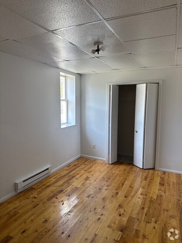 Building Photo - 721 Plum St