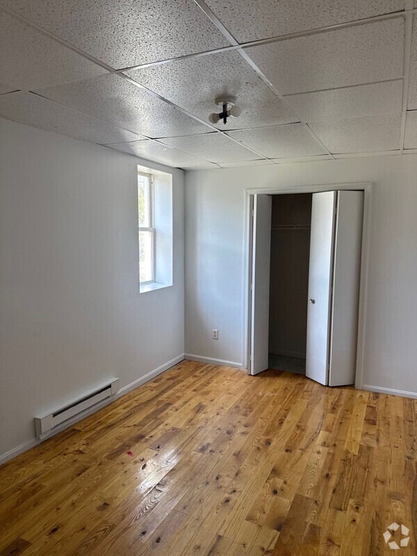 Building Photo - 721 Plum St