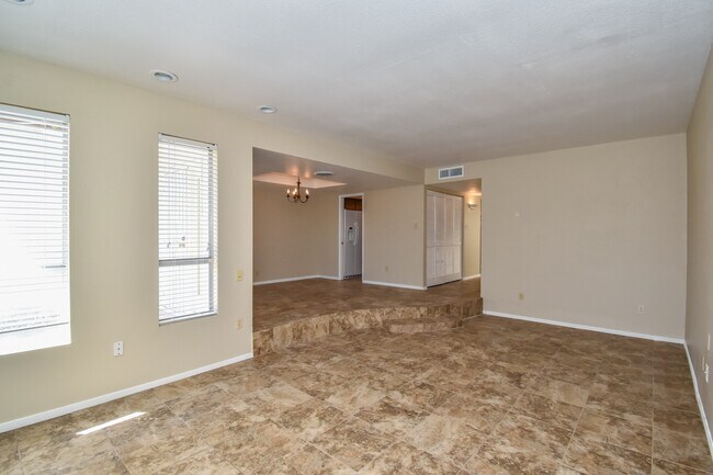 Foto del edificio - 1413 E Torrey Pines Cir