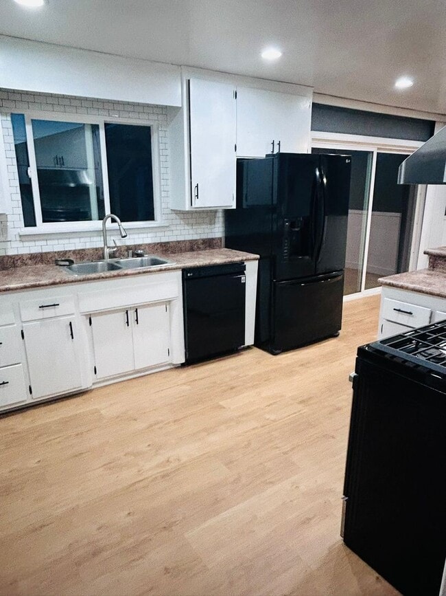 Foto del edificio - Upgraded 3 Bed / 2 Bath Pool Home with Solar in Lemon Grove