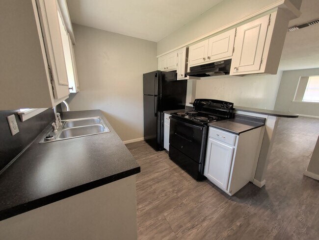 Foto del edificio - Updated Brookridge Townhome Available Now