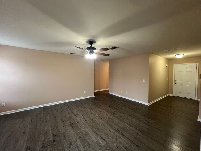 Foto del edificio - $250 Off First Month's Rent! Nice 3 Bedroom 2 Bath Home in Lavergne - Available Now!